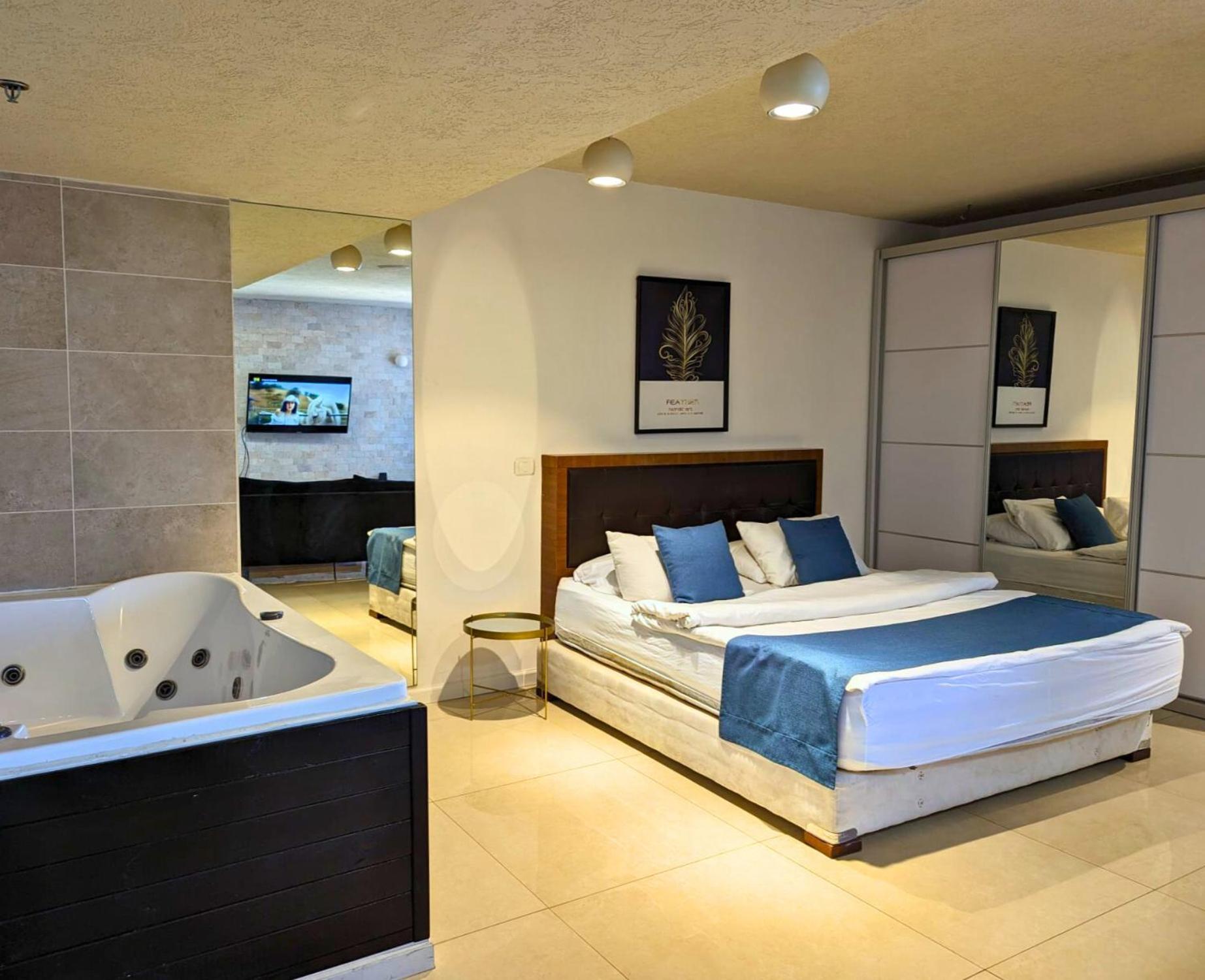 Almog Beach Apt Hotel מלון דירות אלמוג ביץ' حيفا المظهر الخارجي الصورة