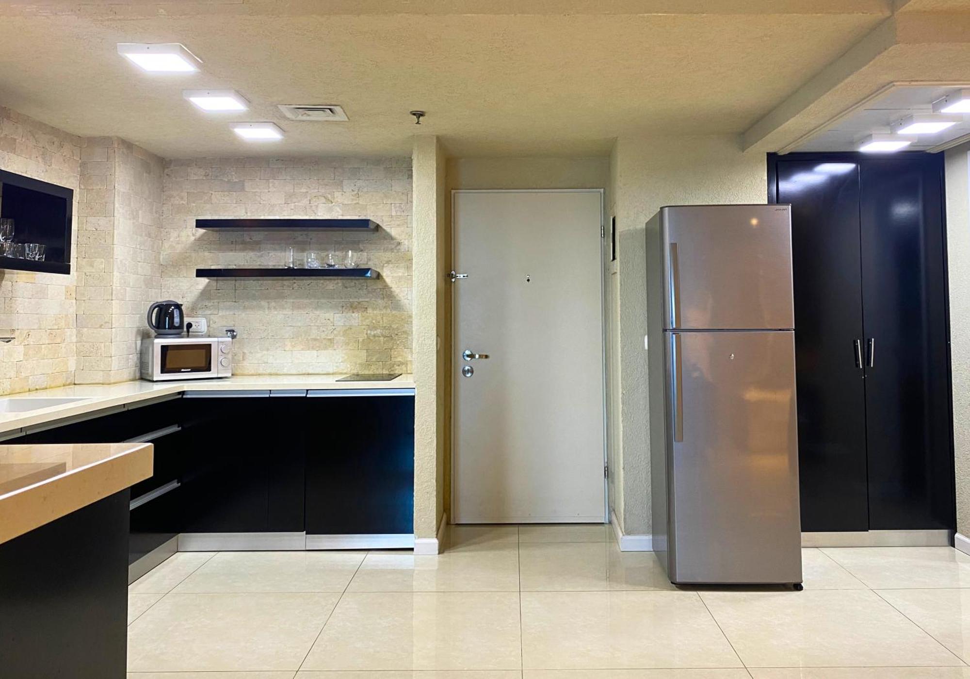 Almog Beach Apt Hotel מלון דירות אלמוג ביץ' حيفا المظهر الخارجي الصورة
